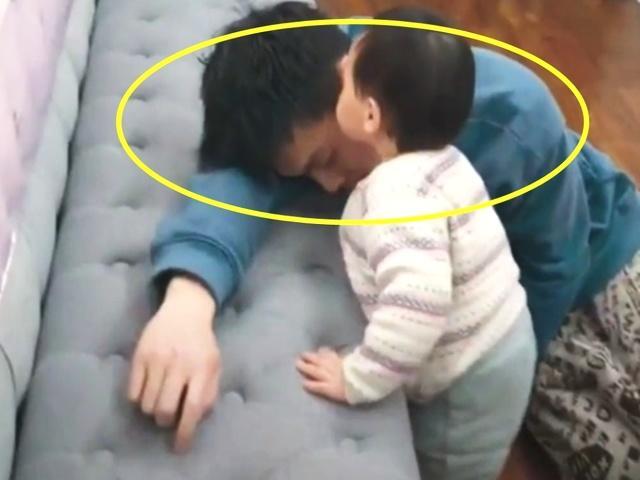 为测试在女儿心中地位，爸爸妈妈分别装晕，接下来这幕扎心了