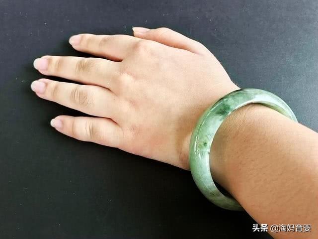 怀孕后，这4样物品孕妇就别带在身上了，对胎儿发育不好