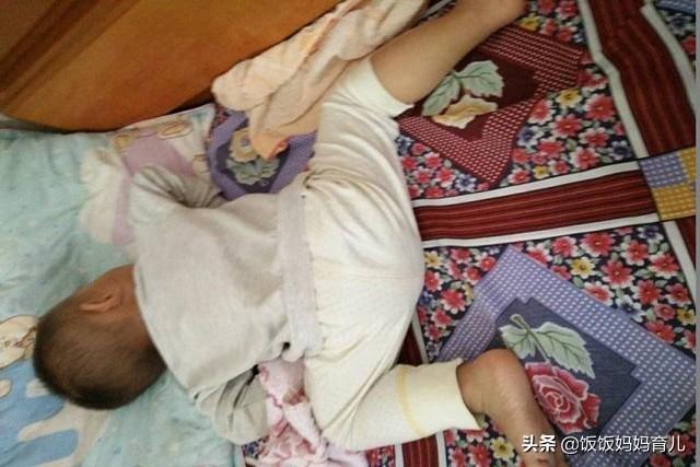 10个娃8个爱趴着睡为啥？原因很多人不解，如遇上第3种可要当心了