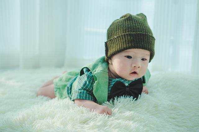 宝宝开始说话前，父母学会使用“宝宝手语”，跟孩子沟通更顺畅