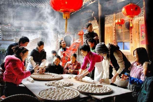 春节期间家里食物繁杂，妈妈一定要自己看孩子，这几种食物要慎吃