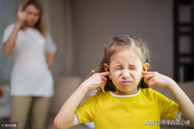 放寒假了，孩子不是抱着电视就是手里把着手机，该怎么办