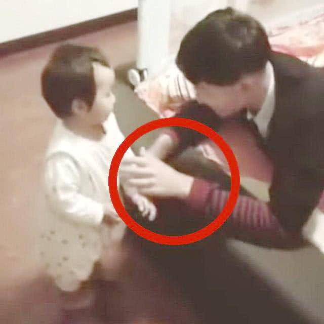 哥哥跟小15岁妹妹吵架,妹妹的动作把他萌化,网友:想生二胎