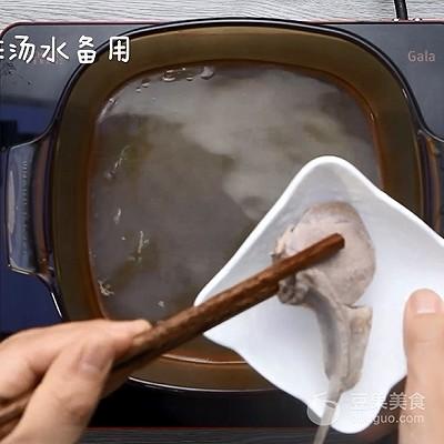 羊排杂蔬细面的做法