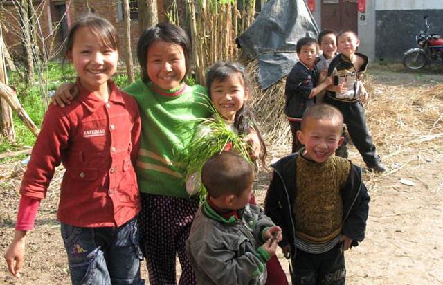带孩子回家过年，遇到这样“逗”孩子的亲戚，爸妈可要小心！