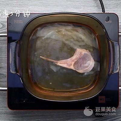 羊排杂蔬细面的做法