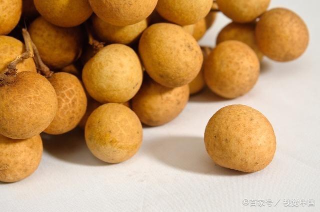 哺乳期的妈妈，这2类水果尽量别吃，对宝宝发育和产后恢复都好！