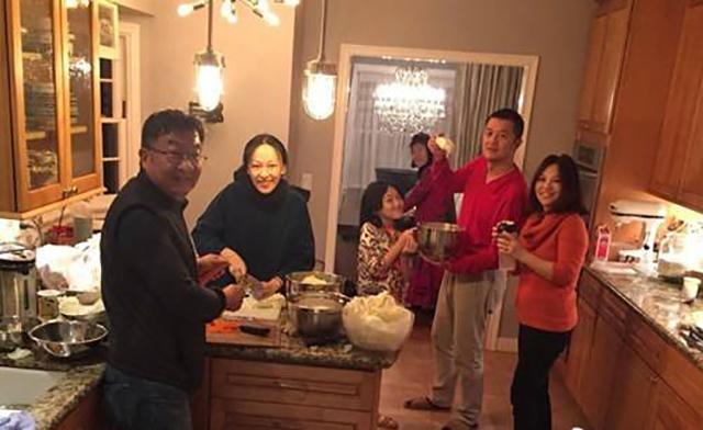 带孩子回家过年，遇到这样“逗”孩子的亲戚，爸妈可要小心！