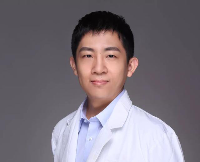 宝宝出生哇哇哭，是因为剪脐带痛？