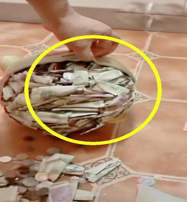 趁女儿不在，妈妈悄悄砸了她的小金库，网友：画面太壮观