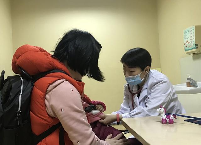 孩子咳嗽父母别着急，这4种食疗比吃药还管用，方子就在厨房