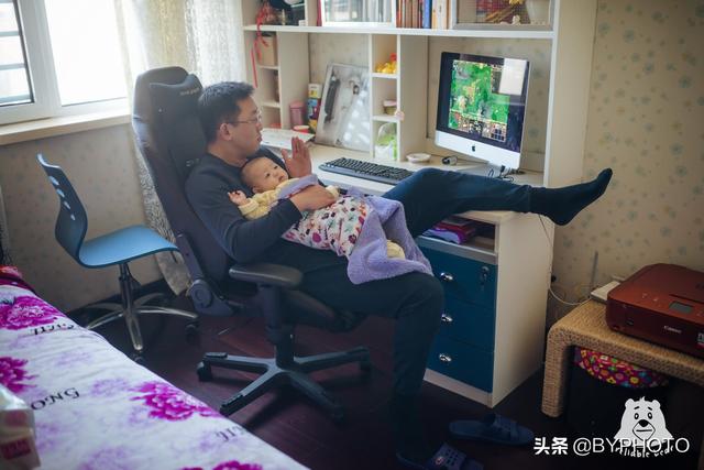 别看家长在朋友圈晒幸福，真实情况是这样的