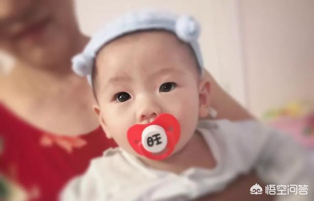 婴儿多大可以用安抚奶嘴？