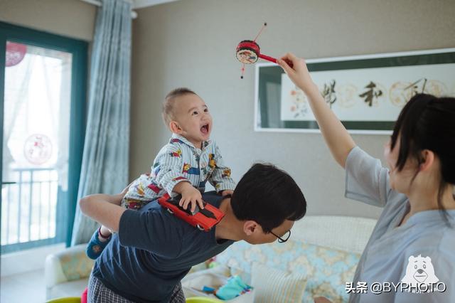 别看家长在朋友圈晒幸福，真实情况是这样的
