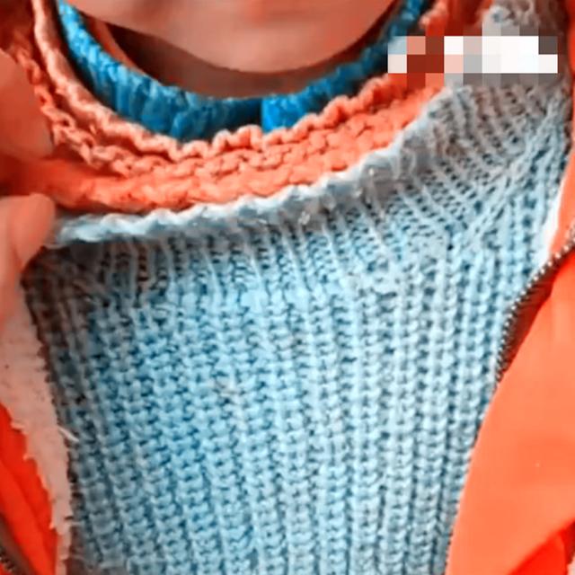 担心孙女生病感冒，奶奶给孙女穿成这样，网友：真的是亲奶奶
