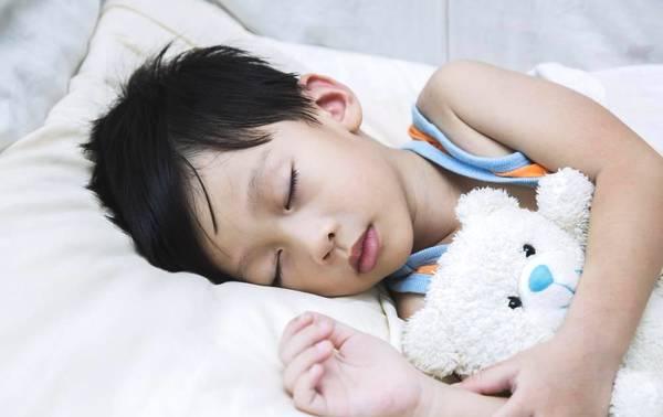 宝宝可以分床睡的三个信号，别错过，否则越大越难分