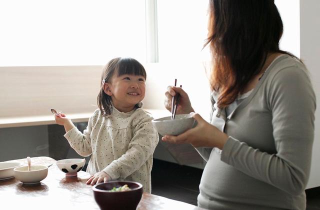 “独生女”家庭不生二胎，将来老了不后悔吗？老人们的回答很一致