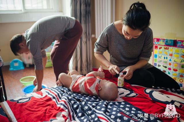 别看家长在朋友圈晒幸福，真实情况是这样的