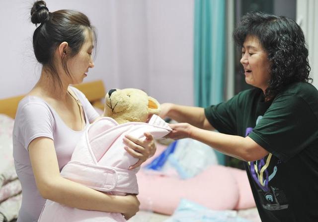 产后带娃很辛苦，怎地妈妈们不瘦反胖呢，背后的原因你需懂
