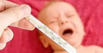 宝宝发热有两个重要的因素:大便干结、过敏体质,我们如何来应对