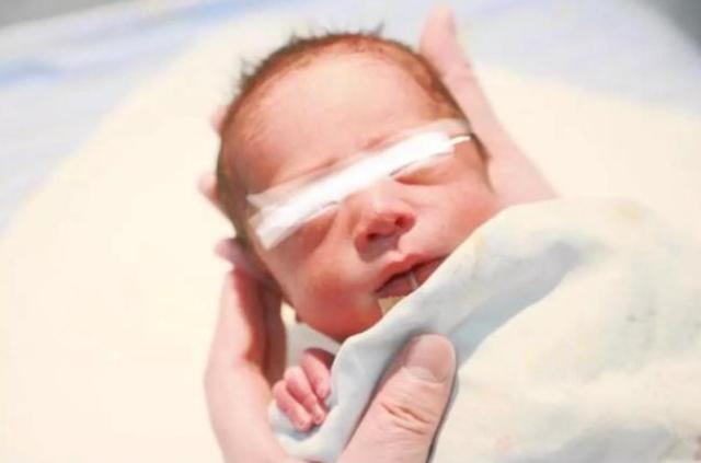 “添宫宝宝”出生，无子宫女性都能当妈，不孕症是否会消失？