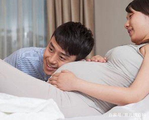 宝妈怀孕4个月后，肚子比普通的孕妇大很多，孩子出生后又喜又忧