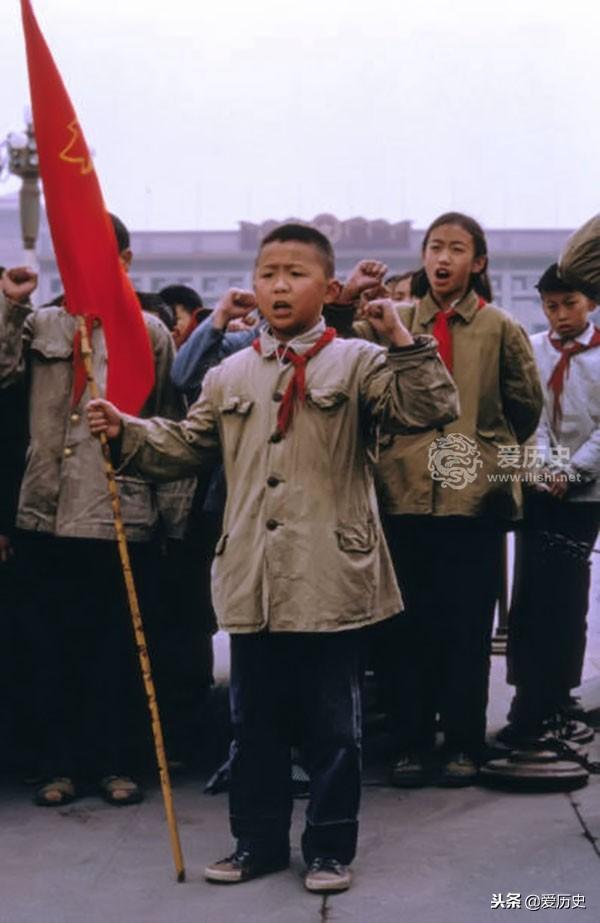六十年代孩子们的童年彩照 照片中的他们早已是爷爷奶奶了