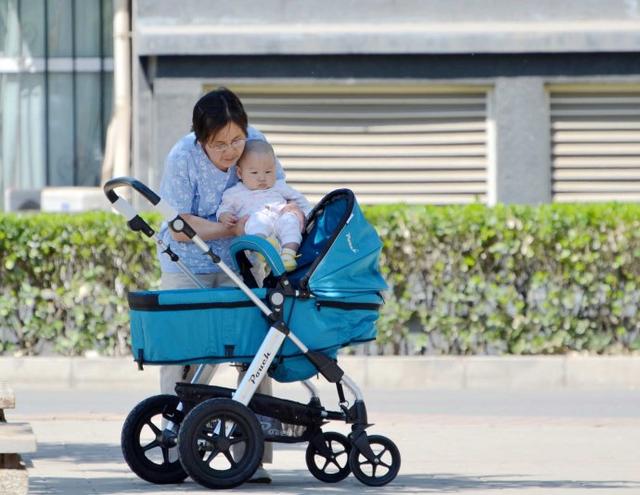 现在的孩子基本都是“外婆带”？和奶奶相比，外婆究竟哪里好？