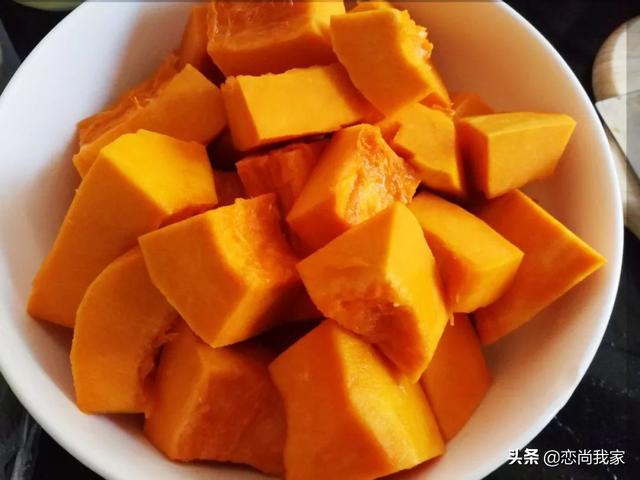 南瓜好吃的做法，过年给孩子做这个小点心，孩子一定会为你点赞
