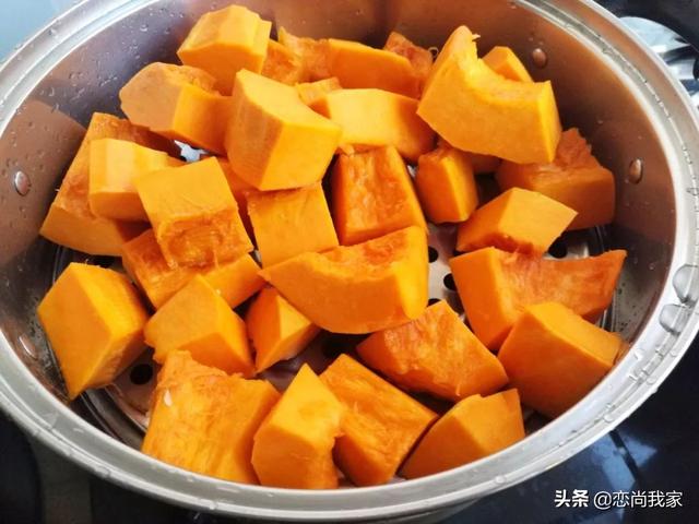 南瓜好吃的做法，过年给孩子做这个小点心，孩子一定会为你点赞