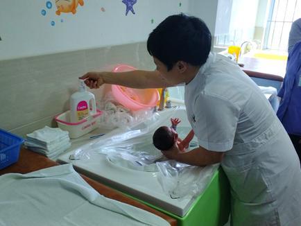 爱护携手医疗机构，为新生儿健康肌肤保驾护航