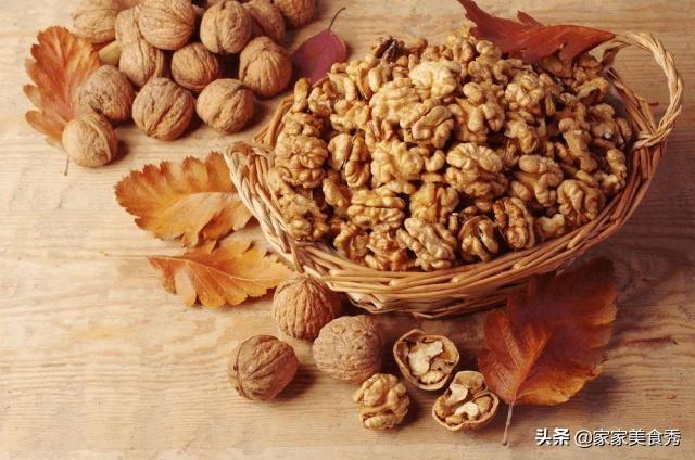 过年必备的4种坚果，营养价值丰富还补脑，你家买了几种？