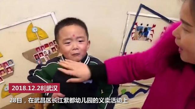 孩子拒绝义卖玩具，还跟老师讨价还价，接下来的话让人哭笑不得