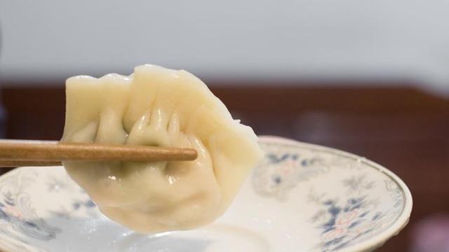 过年吃饺子时要注意！别让孕妈吃这几种馅料，对胎儿没一点好处！