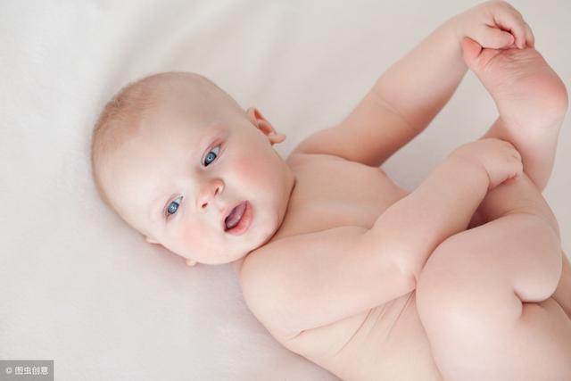 宝宝皮肤娇嫩，过度清洁会破坏肌肤屏障，影响宝宝健康