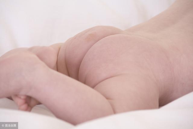 宝宝皮肤娇嫩，过度清洁会破坏肌肤屏障，影响宝宝健康