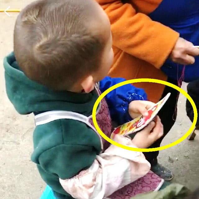 奶奶带大的孩子竟会做这种活儿，真的优秀，亲妈：自愧不如