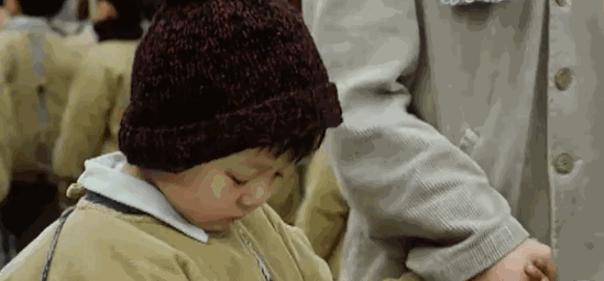 到幼儿园接孩子放学时，要摸摸手心的汗多不多，出汗和体质有关系