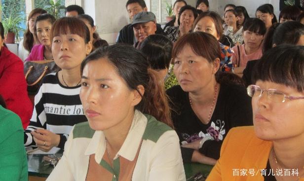 小学生家长会，父母这3种穿着会让老师讨厌，孩子不想让你再来