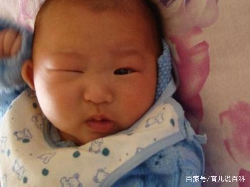宝宝呛奶时千万别竖抱！妈妈只需做好这4点！可防呛奶发生