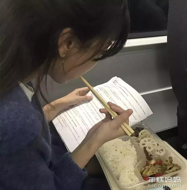“你这么忙，还有时间带孩子吗？”这个问题，就他有资格问