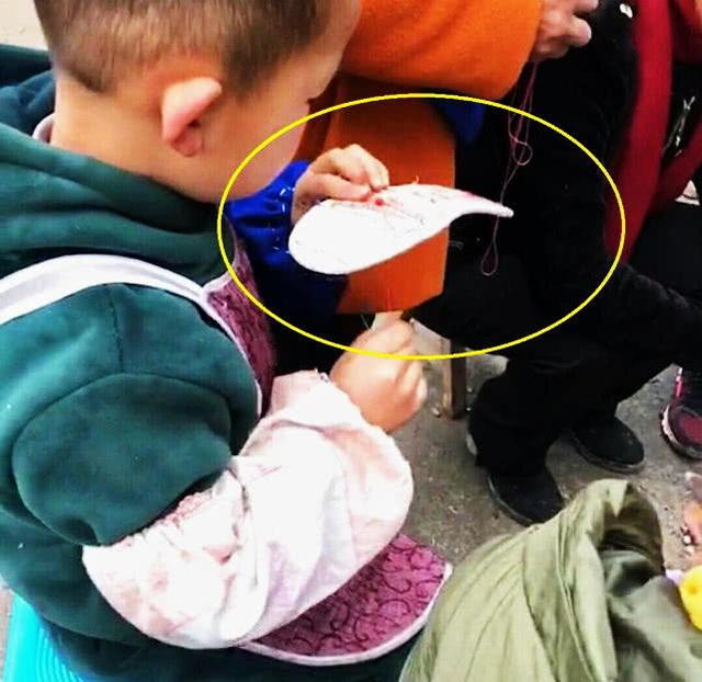 奶奶带大的孩子竟会做这种活儿，真的优秀，亲妈：自愧不如