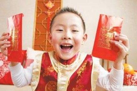 亲戚生了二胎，该不该给每个孩子一半压岁钱？老人的话点醒很多人