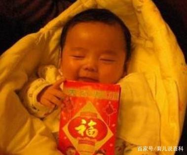 亲戚生了二胎，该不该给每个孩子一半压岁钱？老人的话点醒很多人