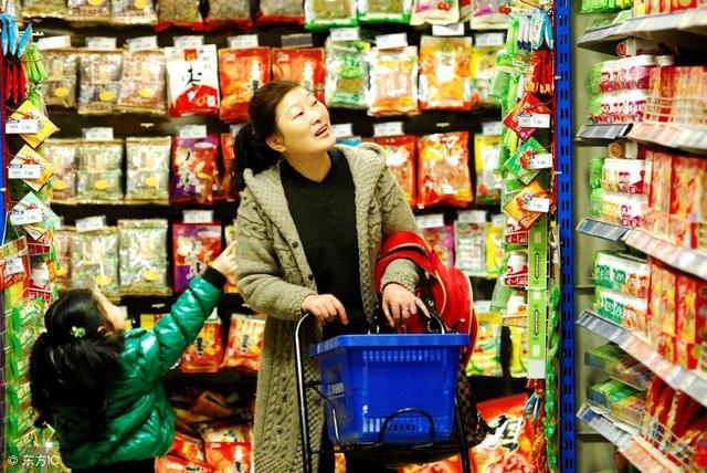 孩子想吃40块钱草莓，你答应不答应？各路爸妈吵翻天……