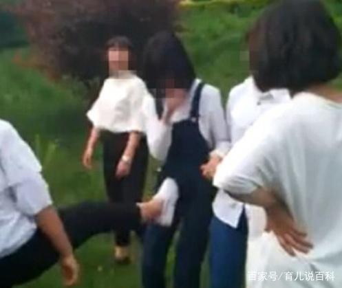 “爸妈，我被同学打了”，3种父母不同的回复，决定孩子不同人生