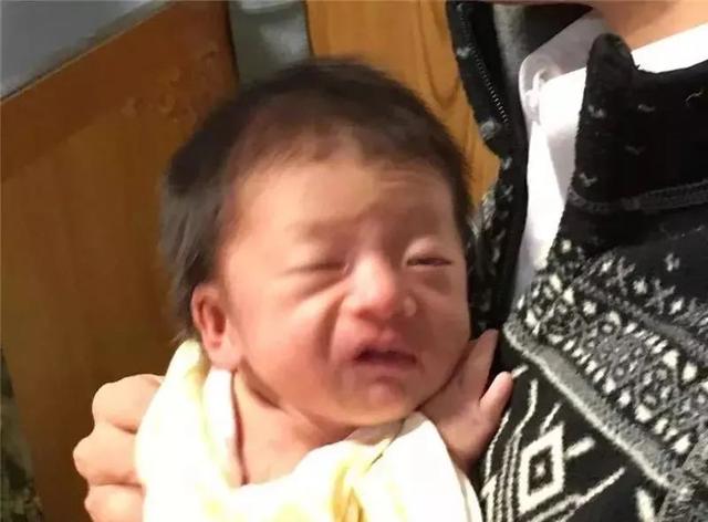朋友圈晒孩子丑萌照，画风清奇，网友：看完都不想生娃了……
