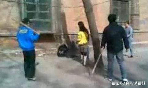 “爸妈，我被同学打了”，3种父母不同的回复，决定孩子不同人生