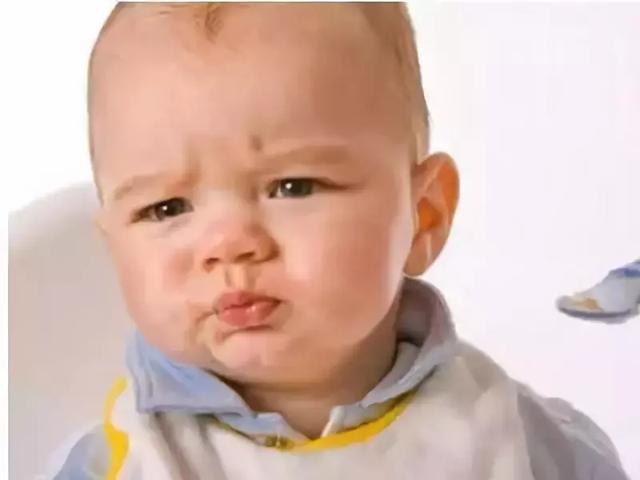 宝宝大便有奶瓣、未消化的食物，如何应对？大便干燥怎么解决？