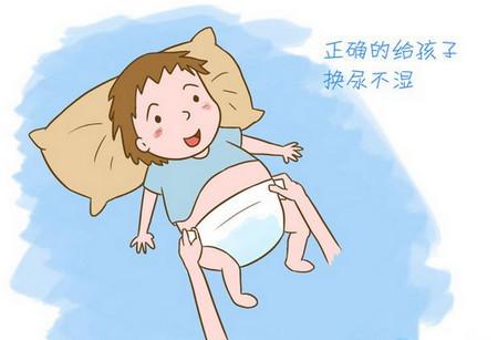 这样给宝宝换尿不湿，对身体伤害太大了，家长千万要注意！